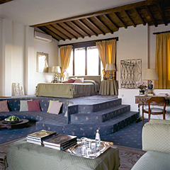 J and J Hotel Florence room
